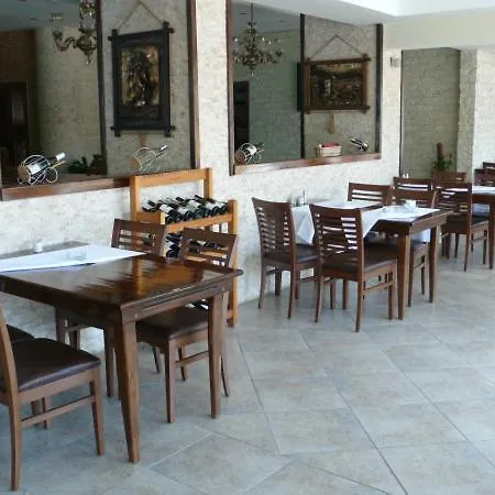 Готель Glaros 2*