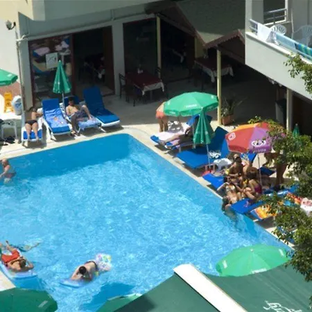 Готель Glaros 2*